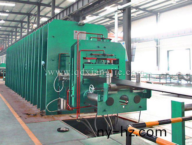 鋼(gang)絲(si)繩(sheng)輸送(song)帶(dai)生(sheng)産(chan)線(xian)