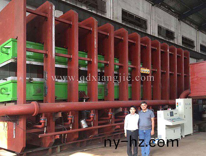 框式平(ping)闆(ban)硫(liu)化(hua)機(jī)(ji)