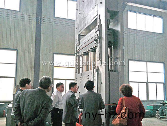 框式平闆(ban)硫(liu)化(hua)機(jī)