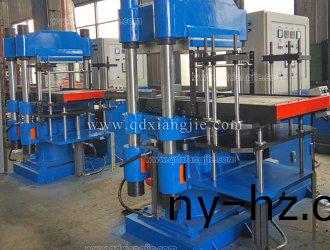 XLB-D 700x700mm /200噸(dun)柱式(shi)硫(liu)化(hua)機