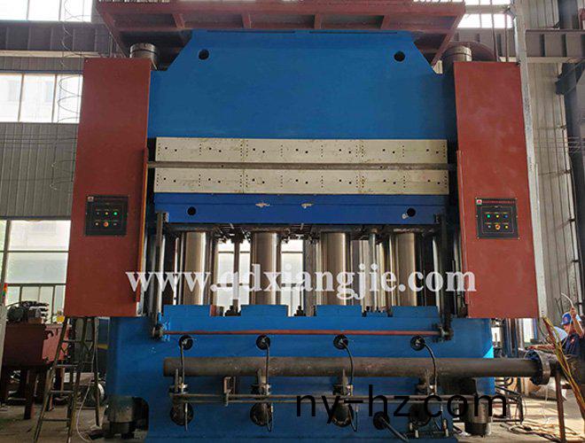 XLB-4000x1600-2000T換熱器密(mi)封(feng)圈(quan)平(ping)闆(ban)硫化機(jī)(ji)