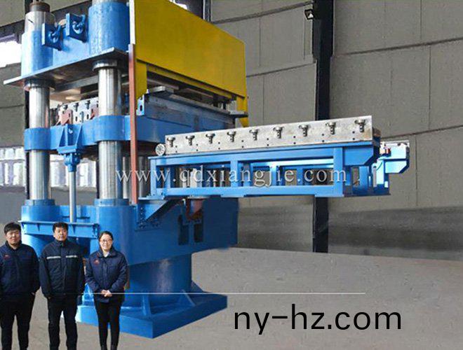 XLB-2500x2500-3000T支座(zuo)硫(liu)化機(jī)