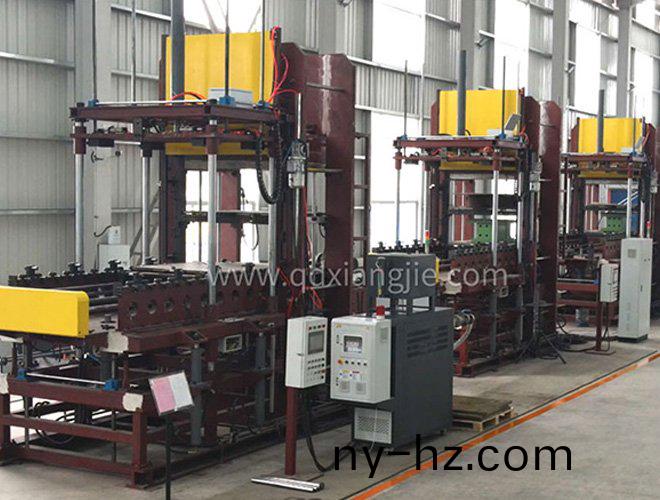 XLB-1250*1250/750T實心胎(tai)硫(liu)化機(jī)(ji)